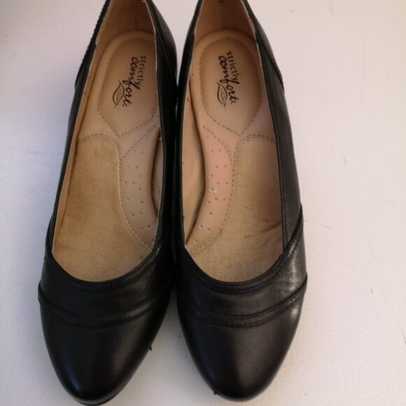 Strictly Comfort Ladies Size 8 1/2M Black Leather Upper Dress Shoes - Picture 1 of 4